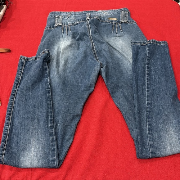 High Rise Blue Jeans with Vintage-Inspired Fade - Picture 3 of 3